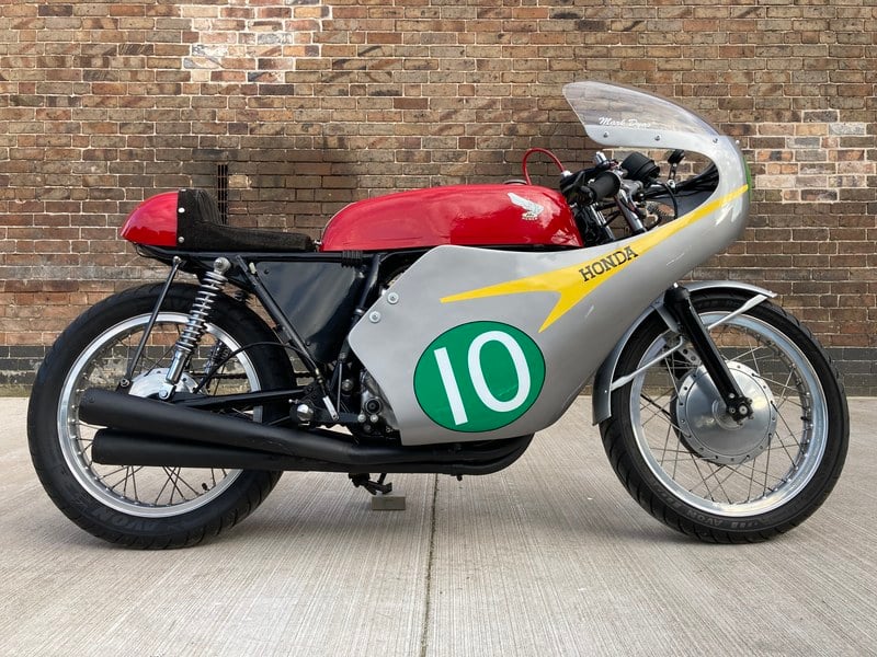 Honda RC162 Tribute (CB400/F)