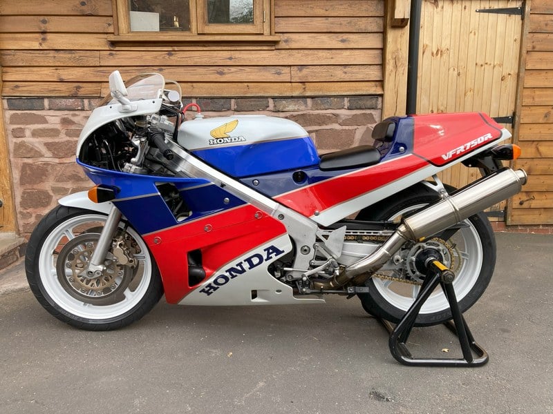 Stunning Honda VFR750 RC30