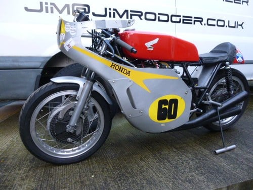 Honda 500cc 4 Classic Race Bike