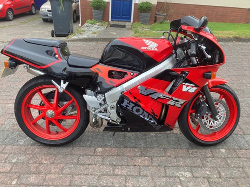 LOT 306 - 1992 Honda VRF400 Type NC30 En Venta por Subasta