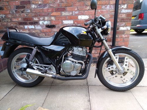 LOT 390 - 1987 Honda XBR500 Till salu på auktion