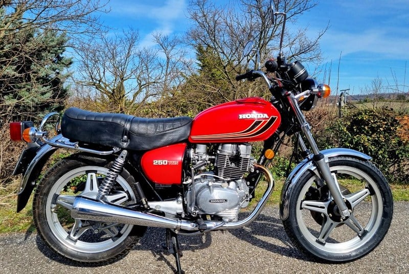 1978 Honda CB 250 Red Manual, speed in Chabeuil, France For