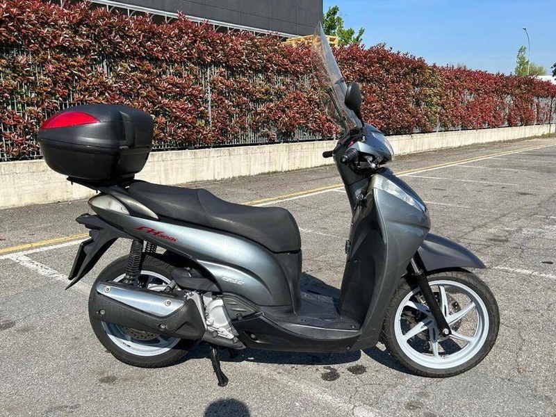 2006 Honda SH 300 - 2 2006 Honda SH 300 - 2