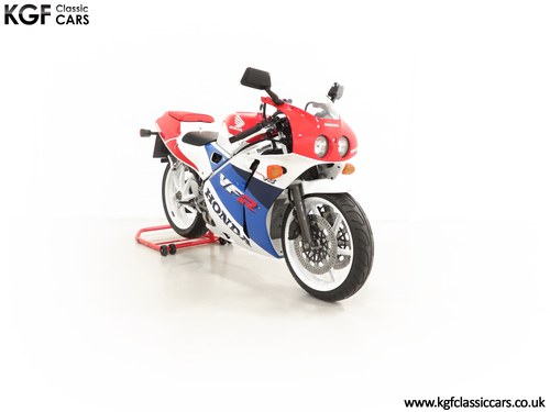 1992 A Genuine UK Honda VFR400R NC30 with Only 3,946 Miles SÅLD