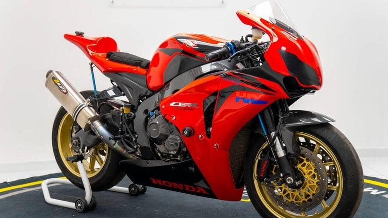 2008 Honda CBR 1000RR Fireblade - 2 2008 Honda CBR 1000RR Fireblade - 2