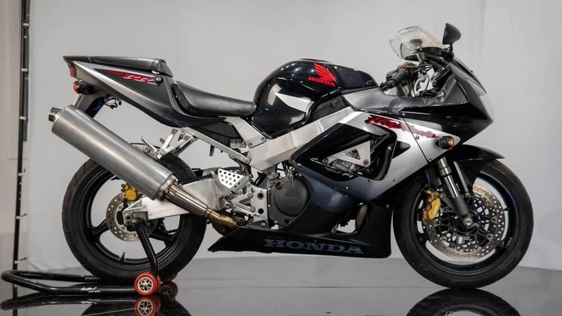 2000 Honda CBR 900RR Fireblade - 2 2000 Honda CBR 900RR Fireblade - 2