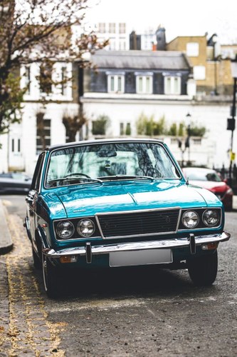 1976 For Sale by Auction En Venta por Subasta