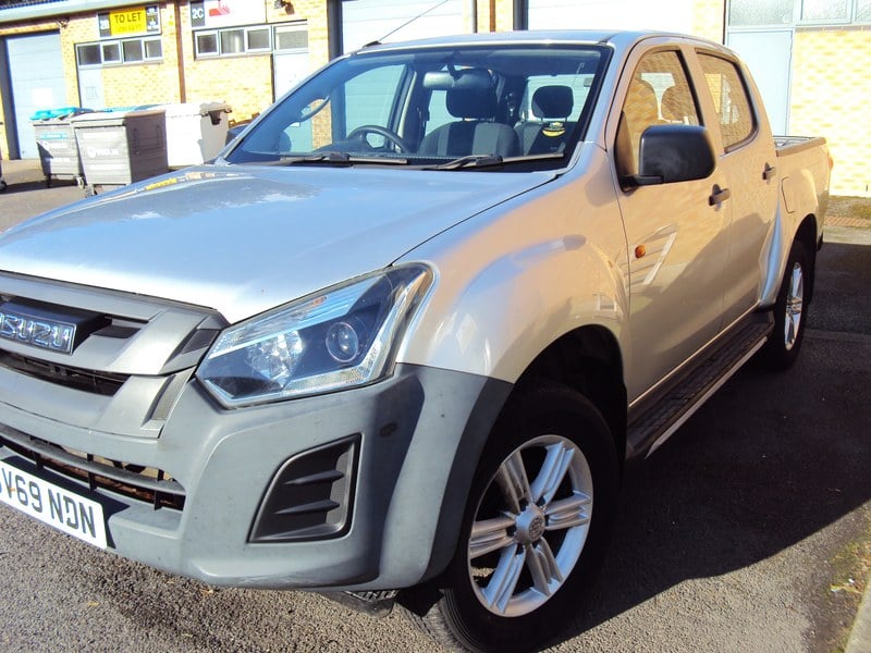 2019 Isuzu D Max - 1 2019 Isuzu D Max - 1