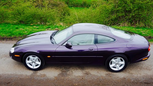 XK8 4.0 V8 - Ultra-rare Amaranth Purple Pearl In vendita