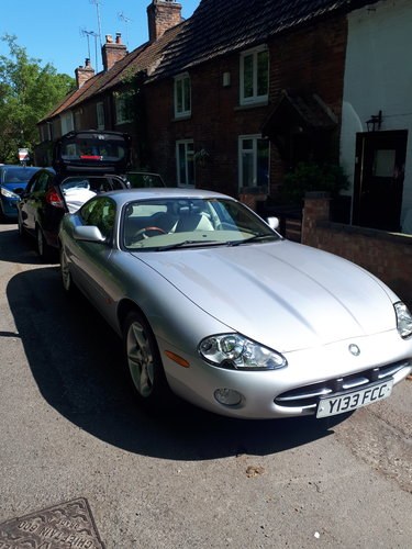 2001 Beautiful XK8 4L. Silver with wood/creal interior For Sale