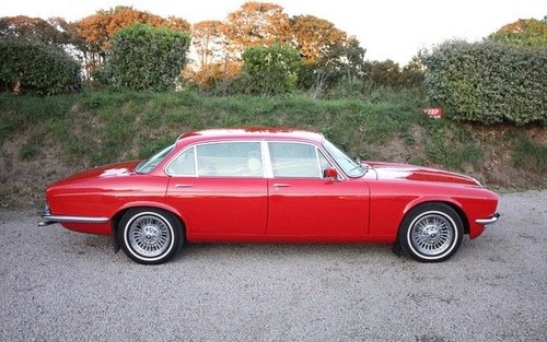 1974 Jaguar XJ6 or Daimler Chrome Wire Wheels For Sale