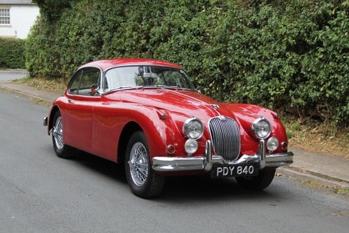 1960 Jaguar XK150 3.8 FHC - UK car, special order Pippen Red VENDIDO