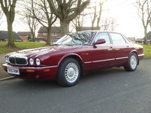 1999 Exceptional Low Mileage XJ8 12,345 miles! À venda
