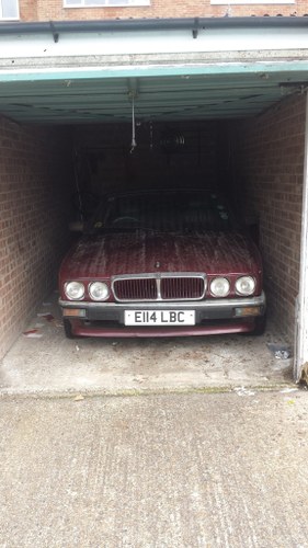1988 DIY project Jaguar XJ40 in lock up 7 years now up for sale In vendita