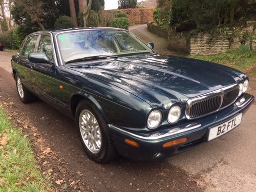 2000 BRITISH RACING GREEN XJ8, 60K ONLY, FSH For Sale