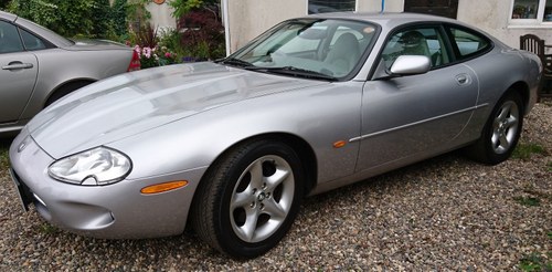 2000 Jaguar XK8 VERY LOW MILEAGE 34K Superb Condition Kaufen Bei
