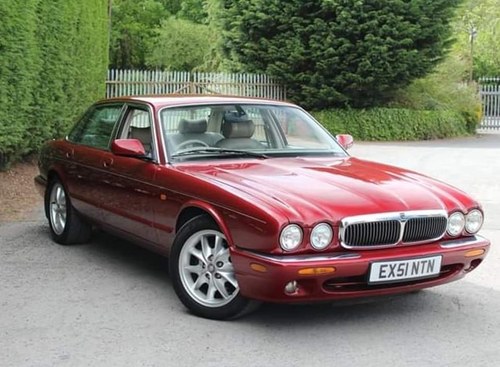 2001 Stunning low miles xj8 3.2 v8 x308 auto executive For Sale