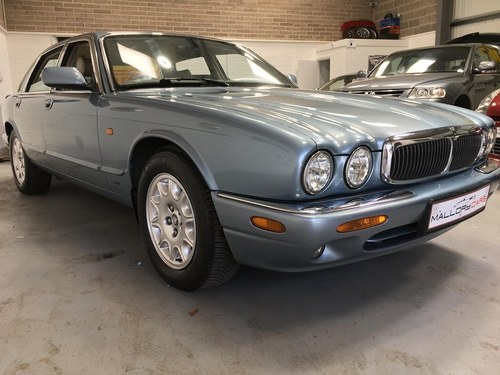 2001 jaguar v8 Stunning example of this luxury  SOLD