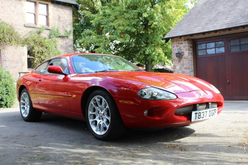 1999 Jaguar XKR 4.0 litre Coupe Price £8000 In vendita