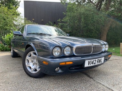 To be sold Thursday 29th August 2019- 1999 Jaguar XJ8 LWB In vendita all'asta