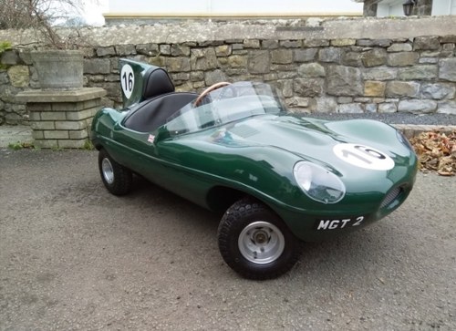 Jaguar D Type toy car - Perfect Christmas gift! In vendita