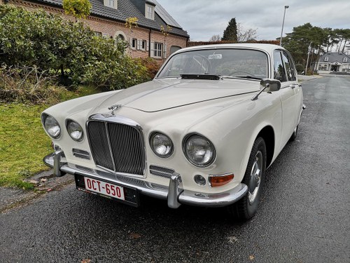 1968 Jaguar 420 WITH POWER STEERING AND OVERDRIVE In vendita