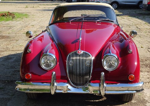 1958 Jaguar XK150 3.4 SE OTS - nut and bolt restored Till salu