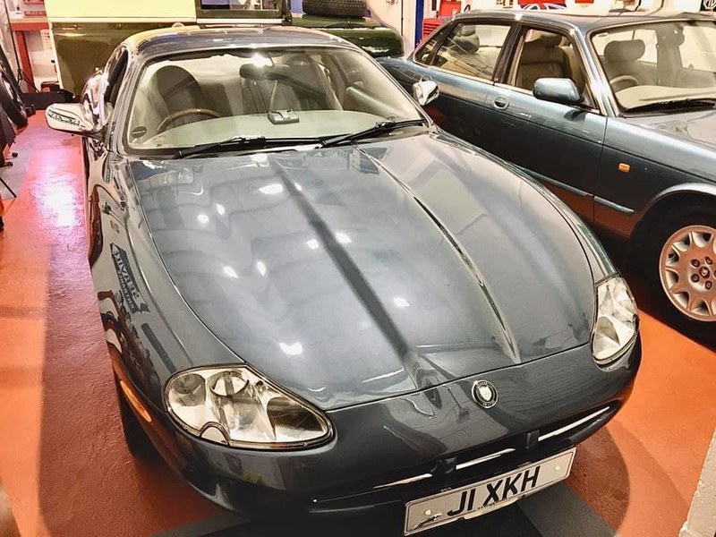 2000 Jaguar XK8 - 4