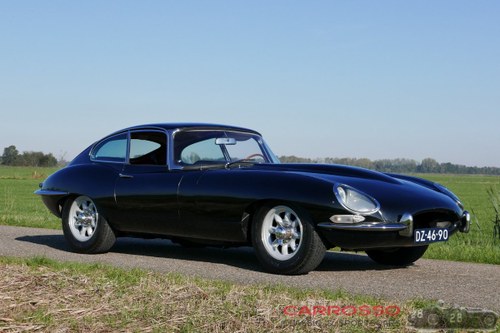 1964 Jaguar E-type Series 1 FHC with red leather interior For Sale