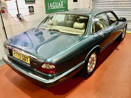 1997 Jaguar XJ8 - 3