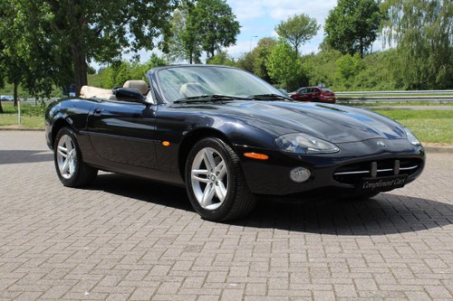2004 Jaguar XK8 € 24.900,-- VENDUTO