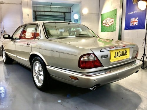 1998 Jaguar XJ8 - 3