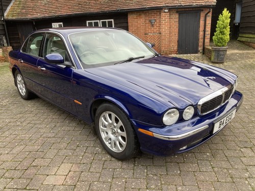 2003 STUNNING LOOKING WITH FULL SERVICE HISTORY MODERN CLASSIC In vendita