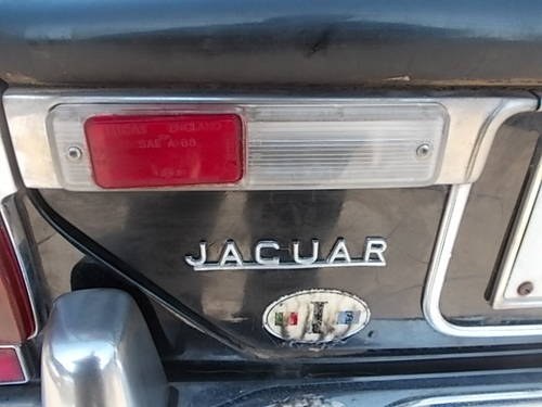 Jaguar Xj6 series 1 rear L.H. reflector light For Sale