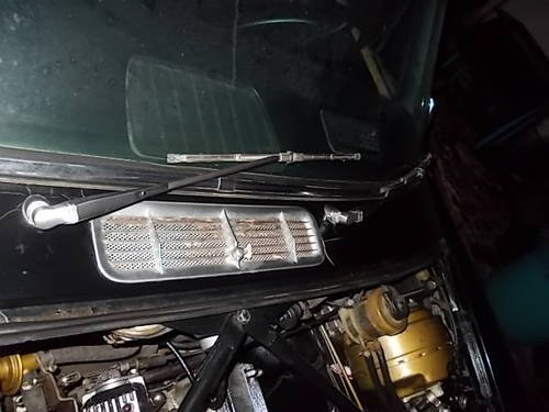 Jaguar Xj6 series 1 grill under wiper arms  For Sale