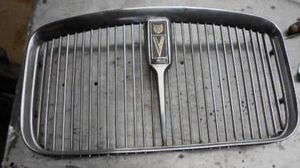 Front grill for Jaguar V12
