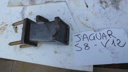 Picture of Throttle body support for Jaguar Xjs - For Sale