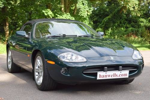 1998 S Jaguar XK8 Convertible in Racing Green In vendita
