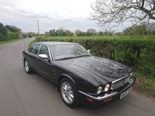 XJ8 3.2 V8 2000 Near perfect condition For Sale