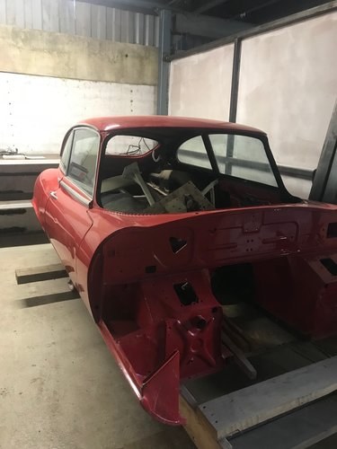 1971 restored etype shell and 2nd etype for spare In vendita