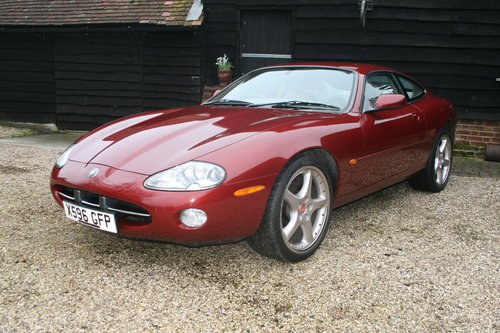 2001 simple stunning jaguar xk8 coupe full dealer history classic In vendita