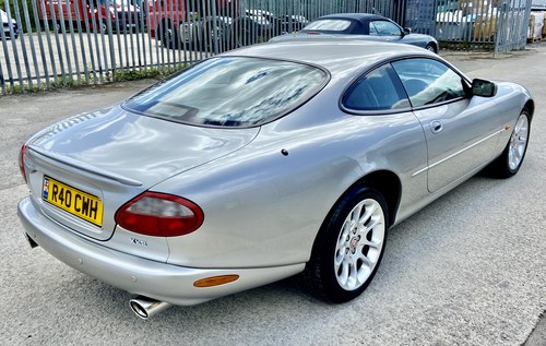1999 Jaguar XKR - 9