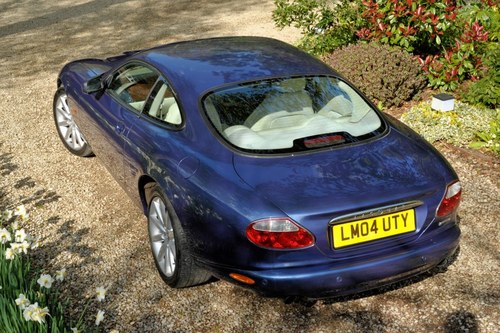 2004 Ultraviolet Blue with Ivory leather 4.2 V8 XK8 Coupe For Sale