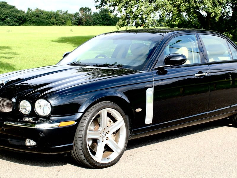 Beautiful Jaguar XJR 4.2 V8 Supercharged