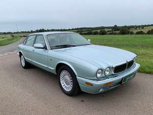 2000 Jaguar 3.2  XJ8 - rare colour - requires some attention For Sale (picture 1 of 12)
