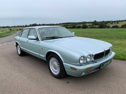 2000 Jaguar 3.2  XJ8 - rare colour - requires some attention For Sale