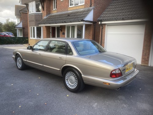 1998 Immaculate & pristine jaguar xj8 3.2 fsh, very low mile For Sale