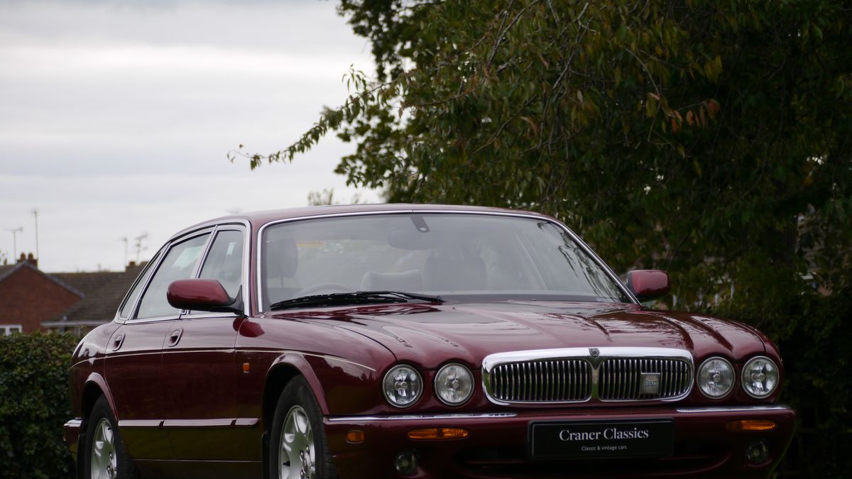 2000 Jaguar Sovereign Rouge Conduite à droite in Royaume-Uni - A vendre ...