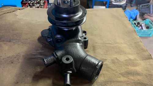 Picture of Water pump for Jaguar Xj6 series 1 - For Sale