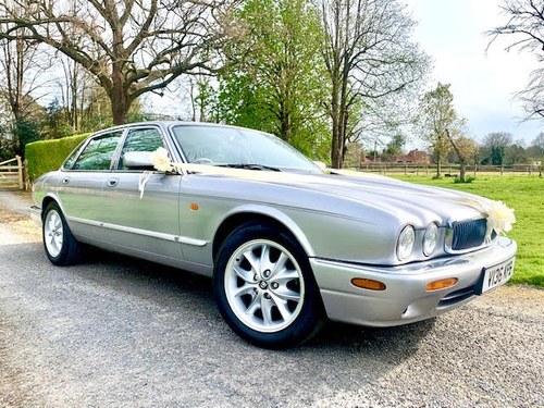 1999 Fabulous Jaguar XJ8 4.0 V8 290bhp - only 2 prev owners For Sale
